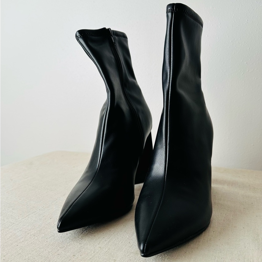 New Steve Madden Black Ticker Pointed Toe Block Heel Bootie - Picture 11 of 11